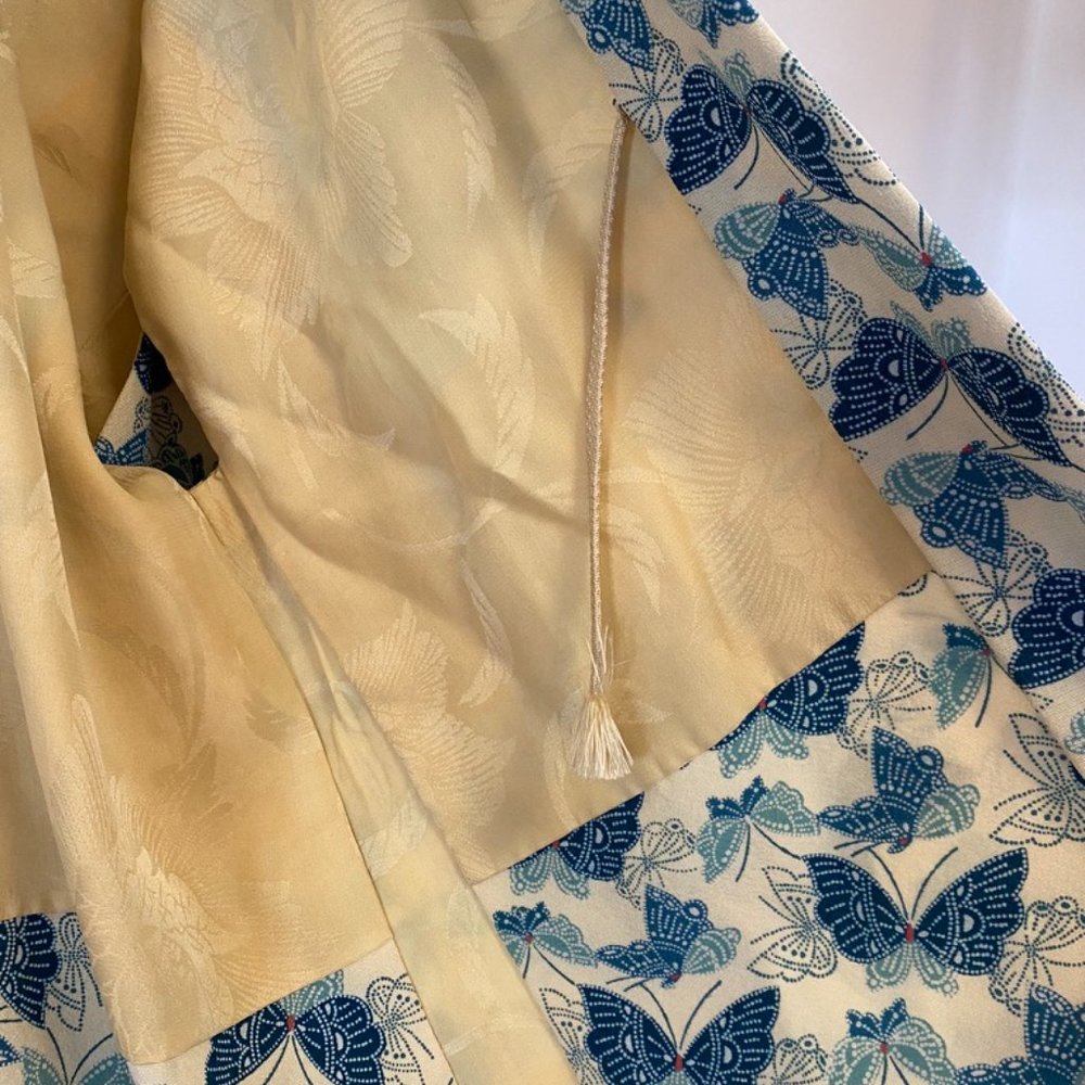 Japanese Vintage Silk Butterfly Short Kimono - Picture 9 of 10